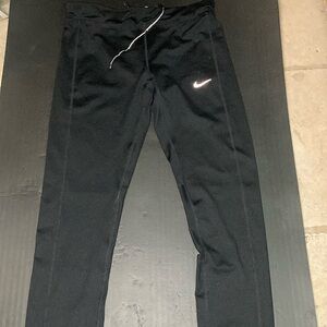 Women’s Nike cropped yoga pants